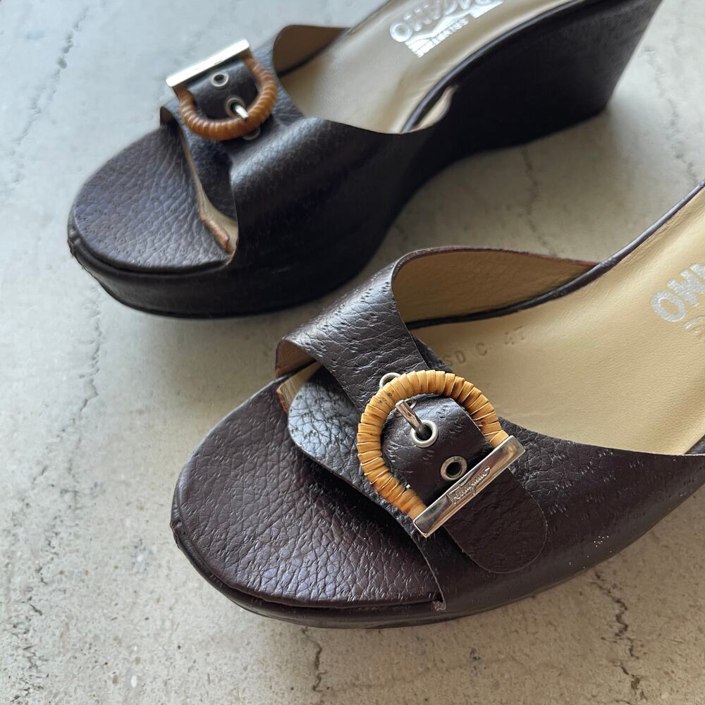 Salvatore Ferragamo Vintage Brown Leather Buckle Wedges Sandals Women's Size 8.5 - Picture 13 of 16